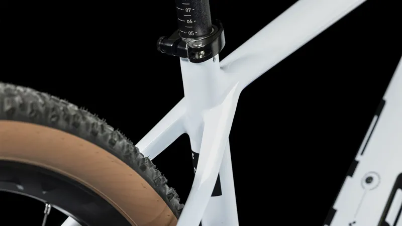 Cube Reaction C:62 Pro Mountain Bike in White/Blue/Red-4